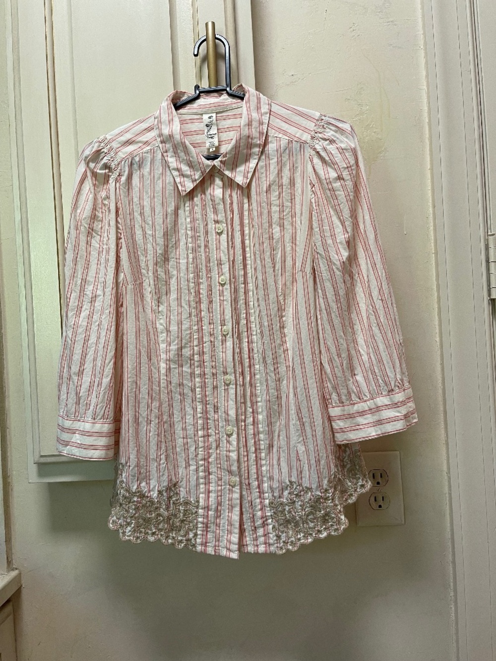 Anthropologie embroidered hem blouse size 6